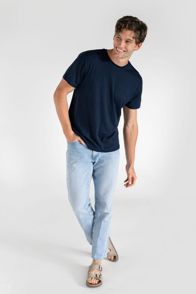 Men’s 100 % Merino Wool Tee Casual pose